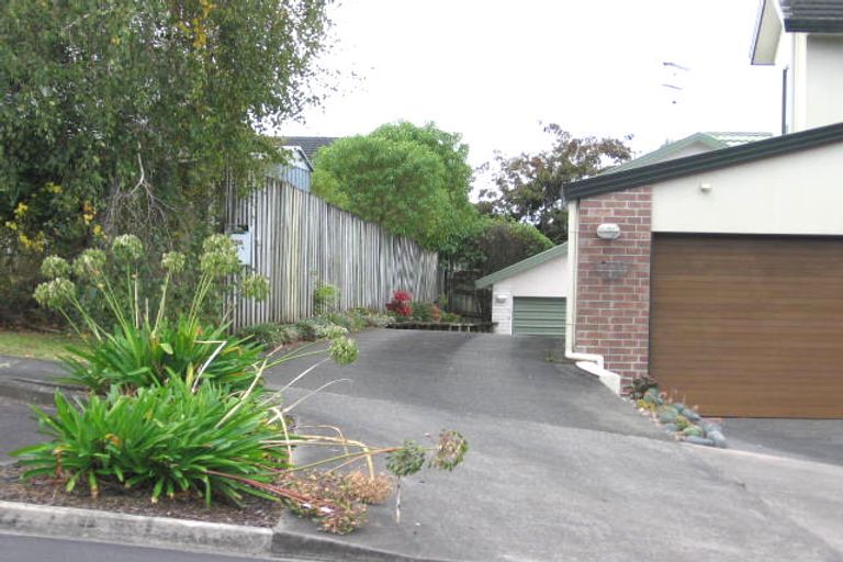 Photo of property in 1/11 Bronzewing Terrace, Unsworth Heights, Auckland, 0632