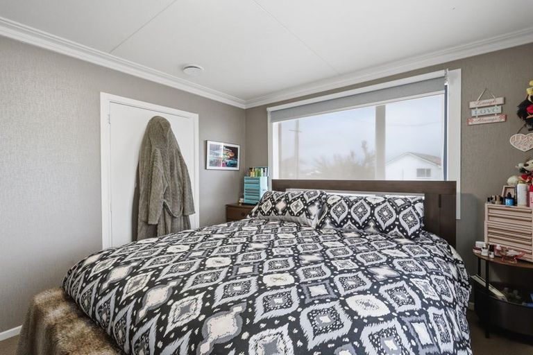 Photo of property in 215 Mcquarrie Street, Kingswell, Invercargill, 9812