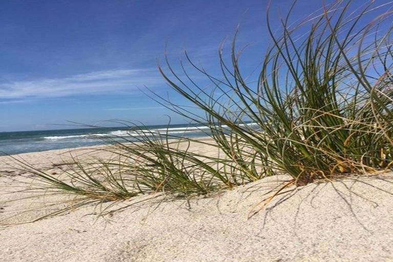 Photo of property in 165 Karewa Parade, Papamoa Beach, Papamoa, 3118