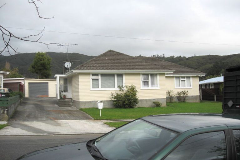 Photo of property in 4 Lowry Crescent, Stokes Valley, Lower Hutt, 5019