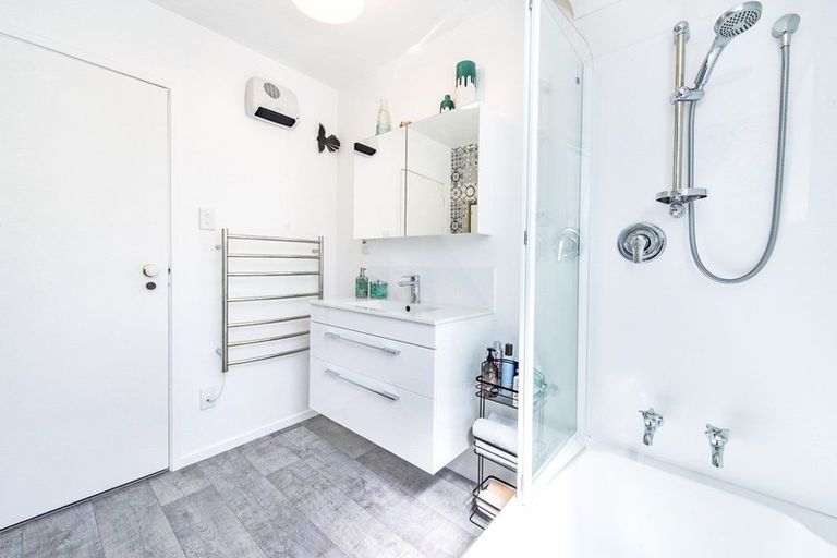 Photo of property in 1a Calbreath Place, Russley, Christchurch, 8042