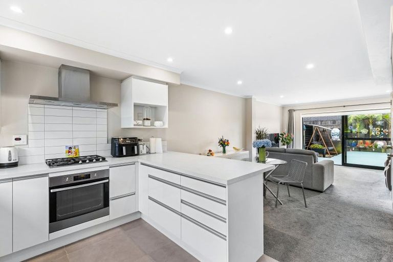 Photo of property in 25 Konoba Avenue, Kumeu, 0810