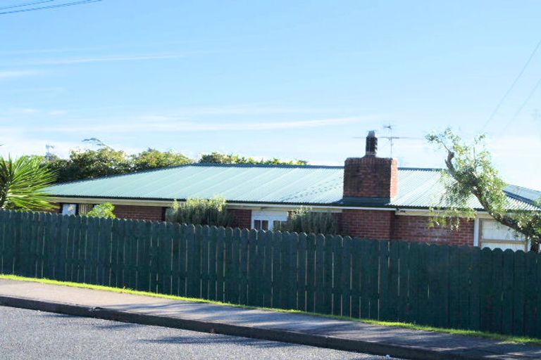 Photo of property in 14 Litten Road, Cockle Bay, Auckland, 2014