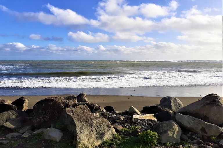 Photo of property in 10 Halse Place, Opunake, 4616