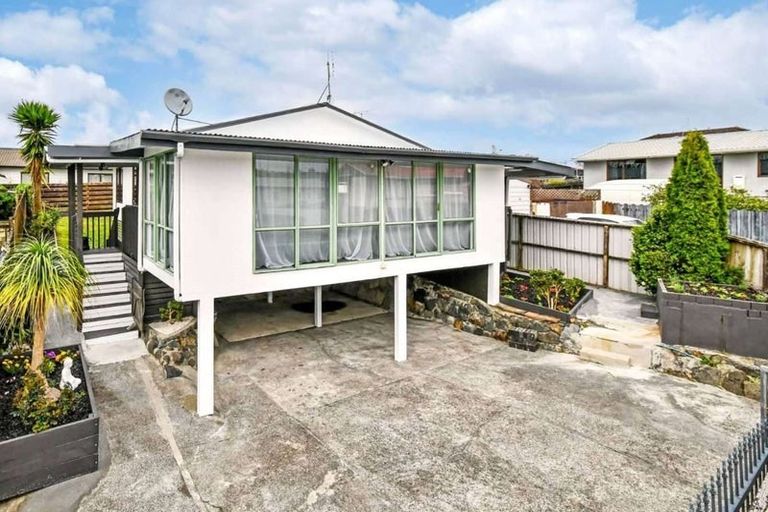 Photo of property in 2/10 Nearco Street, Randwick Park, Auckland, 2105