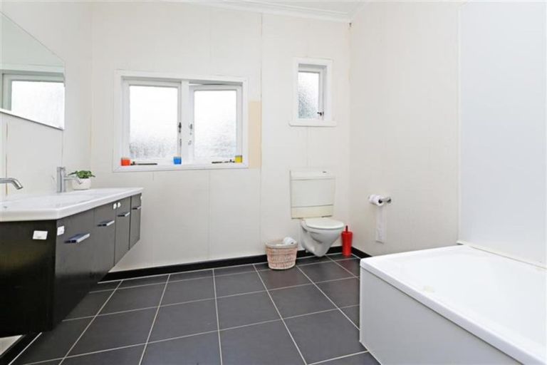 Photo of property in 19 Clevedon Road, Papakura, 2110