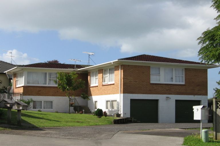 Photo of property in 1/11 The Rosebowl, Sunnyhills, Auckland, 2010