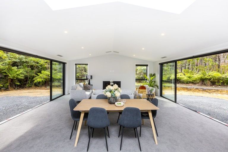 Photo of property in 60 Crest Road, Akatarawa, Upper Hutt, 5372