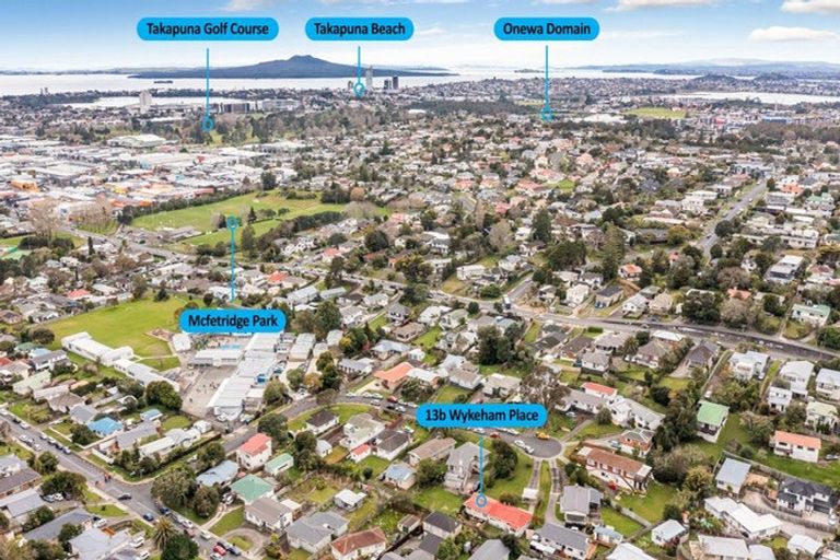 Photo of property in 2/13 Wykeham Place, Glenfield, Auckland, 0629