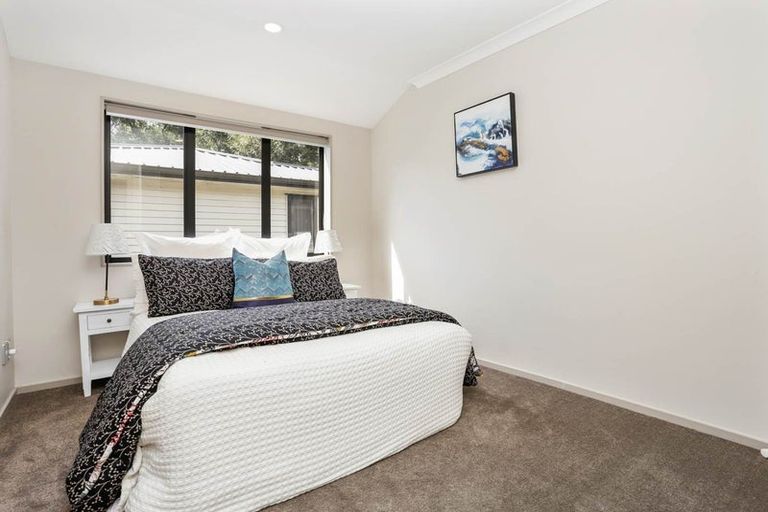 Photo of property in 54 Sherrybrooke Place, Sunnyvale, Auckland, 0612