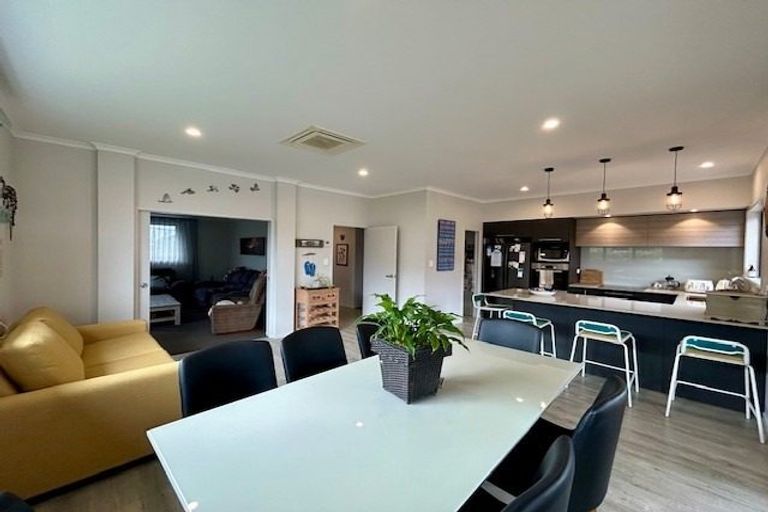 Photo of property in 58 Sandhurst Drive, Papamoa Beach, Papamoa, 3118