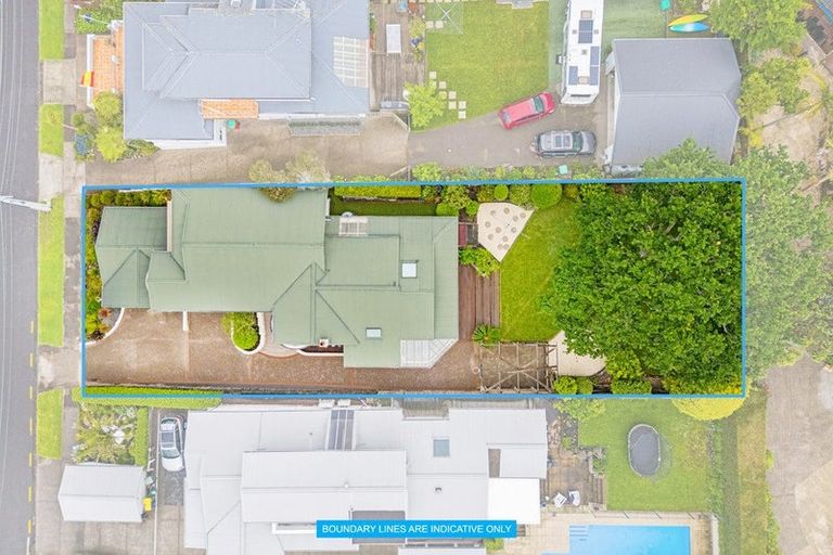 Photo of property in 6 Seabreeze Road, Narrow Neck, Auckland, 0624