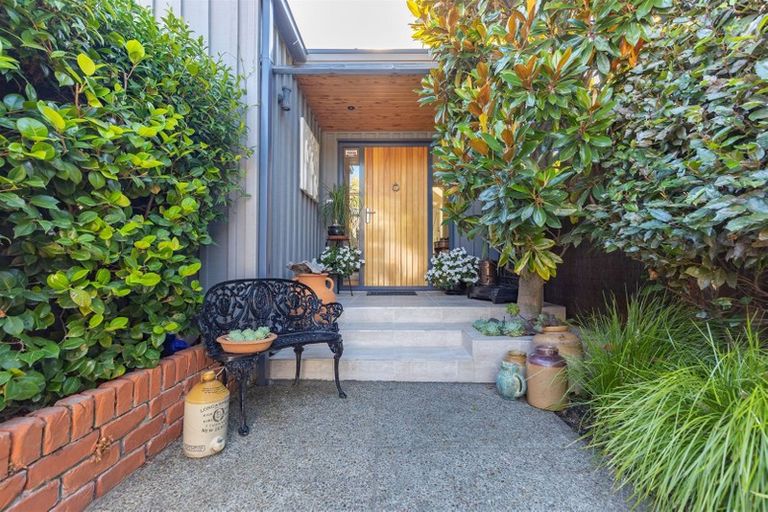 Photo of property in 141 Main Road, Redcliffs, Christchurch, 8081