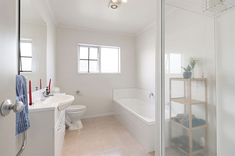 Photo of property in 38 Mulvaney Crescent, Henderson, Auckland, 0612