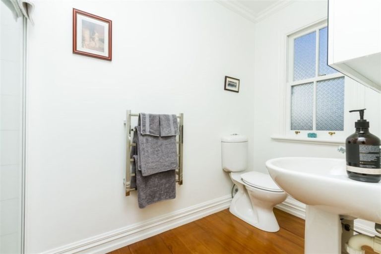 Photo of property in 17 Albert Road, Kelston, Auckland, 0602