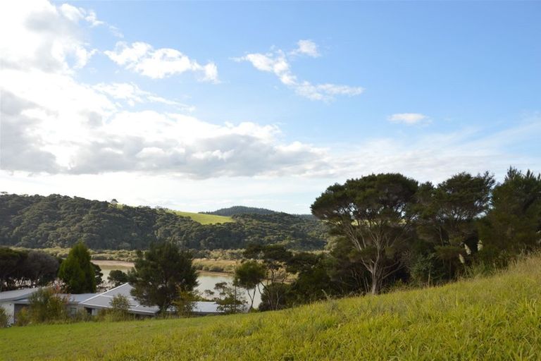 Photo of property in 14 Waterview Place, Haruru, 0204