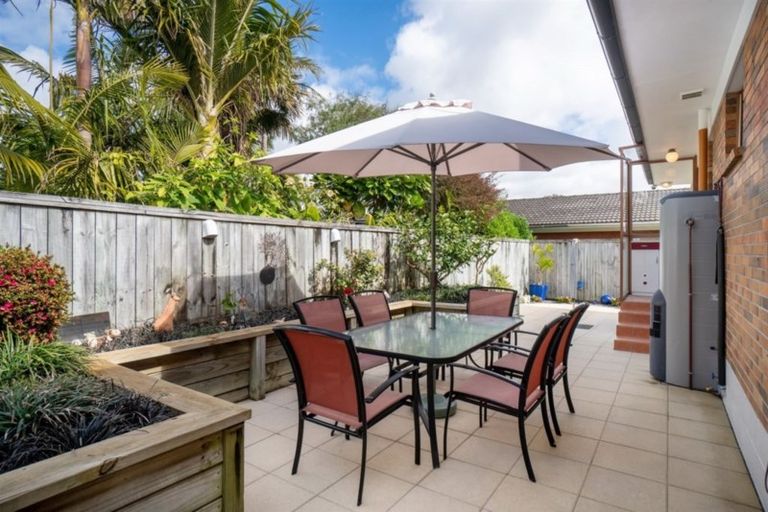 Photo of property in 2/33 Eversleigh Road, Belmont, Auckland, 0622
