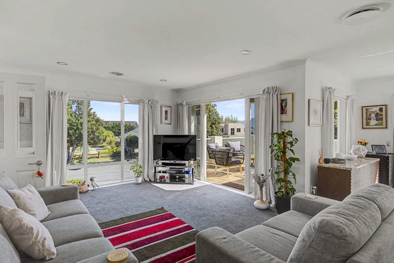 Photo of property in 127 Milne Drive, Paraparaumu, 5032