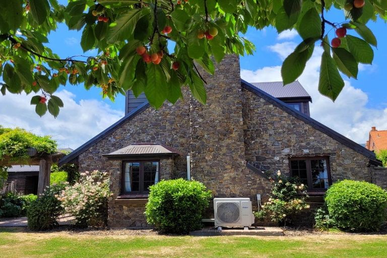 Photo of property in 8 Point Road, Monaco, Nelson, 7011