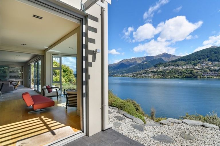 Photo of property in 11 Mincher Road, Kelvin Heights, Queenstown, 9300