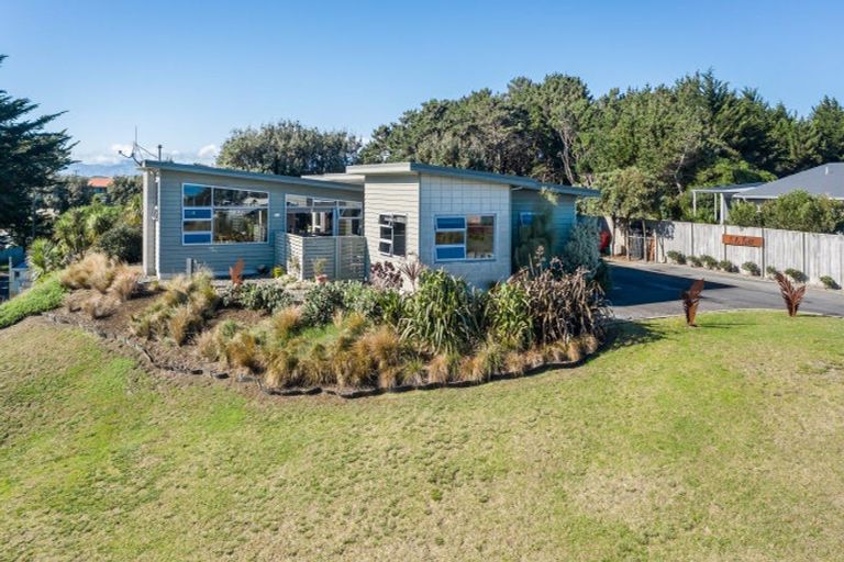 Photo of property in 31-33 Taonui Street, Waitarere Beach, Levin, 5510