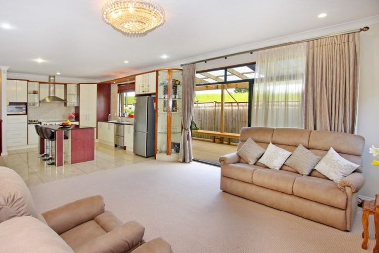 Photo of property in 27 Amberwood Drive, Northpark, Auckland, 2013