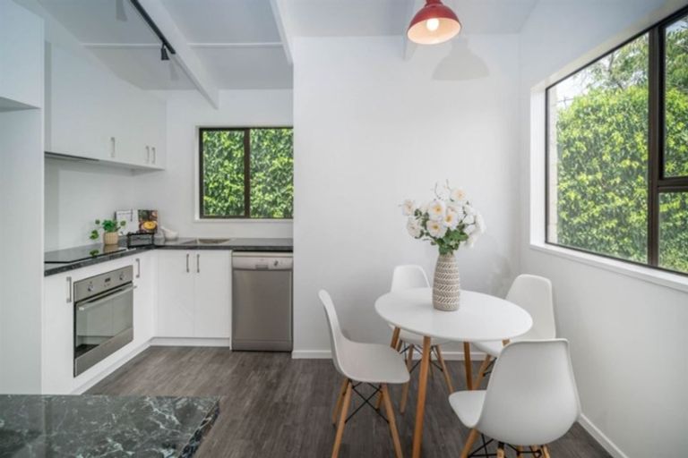 Photo of property in 2/92c Englefield Road, Northwood, Christchurch, 8051