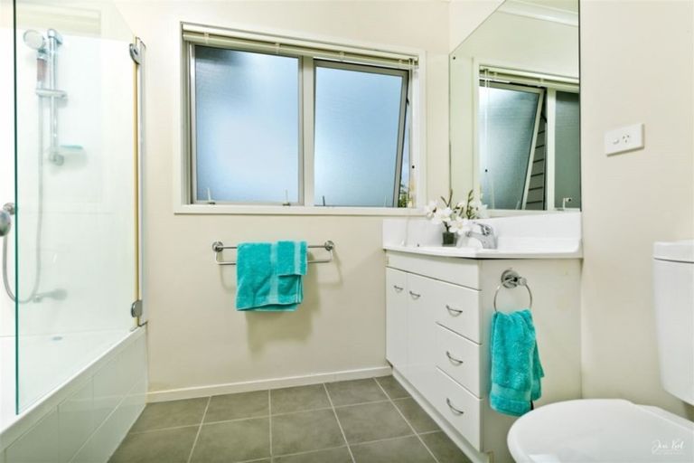 Photo of property in 27a Sapperton Drive, Henderson, Auckland, 0612