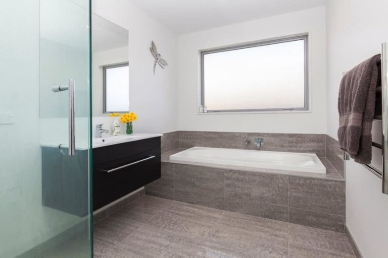 Photo of property in 9 Foresters Crescent, Parklands, Christchurch, 8083