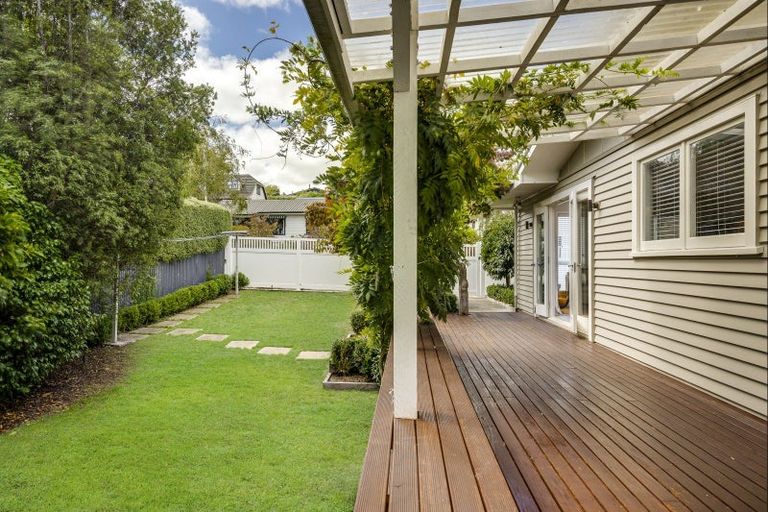 Photo of property in 2 Lovat Street, Havelock North, 4130