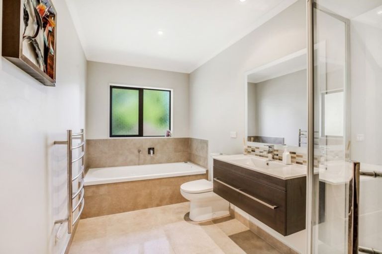 Photo of property in 105 Judge Richardson Drive, Opaheke, Papakura, 2584