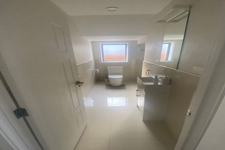 Photo of property in 70 Headland Drive, Long Bay, Auckland, 0630