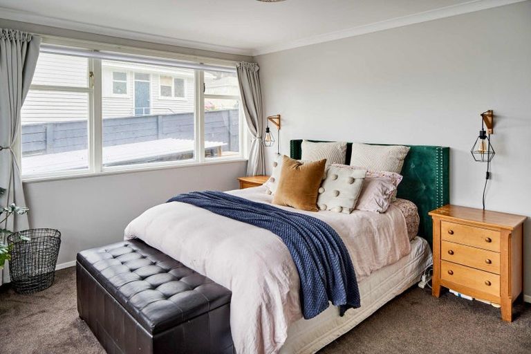 Photo of property in 15 Penguin Grove, Waitangirua, Porirua, 5024