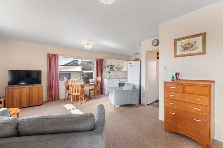 Photo of property in 2/321 Triangle Road, Massey, Auckland, 0614