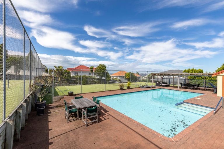 Photo of property in 2/2-22a Balmain Road, Chatswood, Auckland, 0626