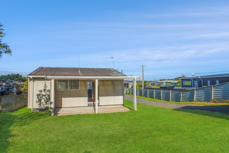 Photo of property in 11 Chaffey Street, Foxton Beach, Foxton, 4815