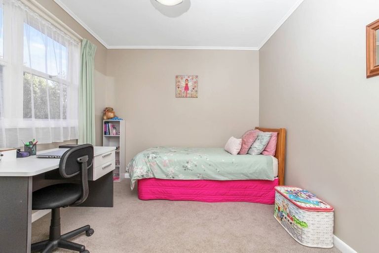 Photo of property in 18 Riverlea Avenue, Pakuranga, Auckland, 2010