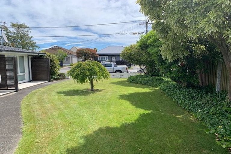 Photo of property in 594 Barbadoes Street, Edgeware, Christchurch, 8013