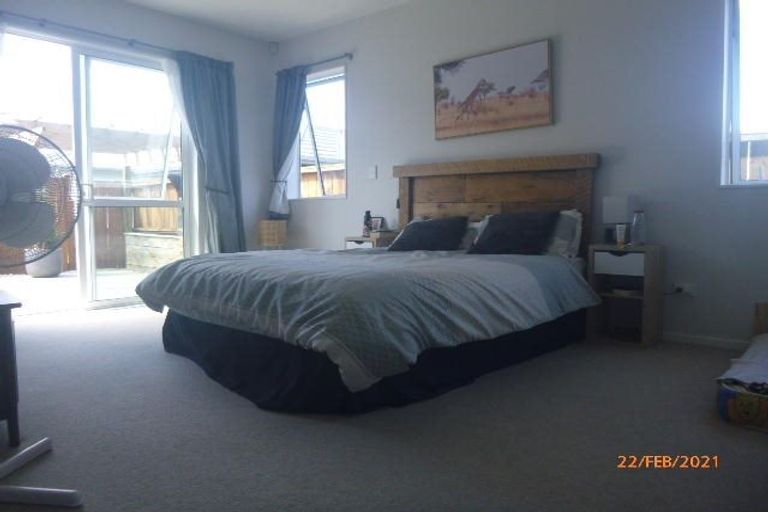 Photo of property in 16 Ropere Street, Kumeu, 0810