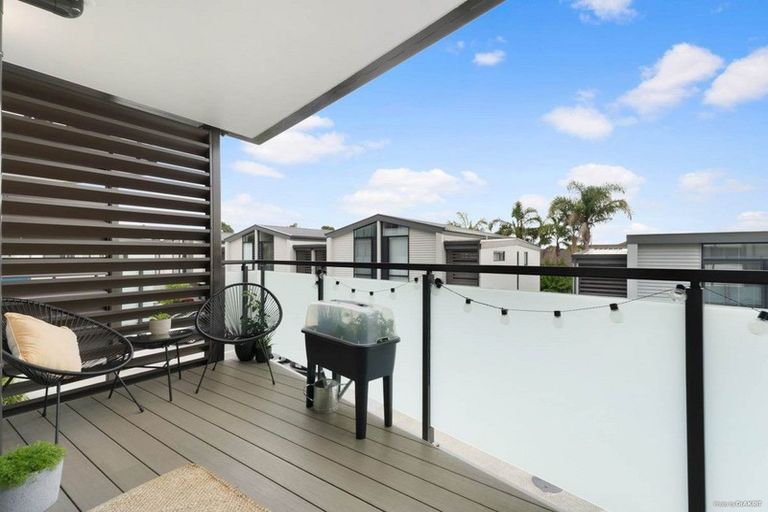 Photo of property in 10/4161 Great North Road, Glen Eden, Auckland, 0602