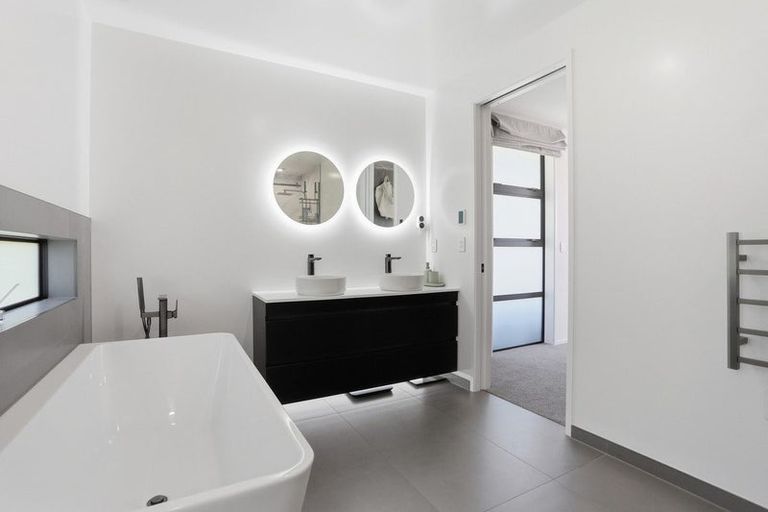 Photo of property in 1 Waimanu Lane, Bethlehem, Tauranga, 3110