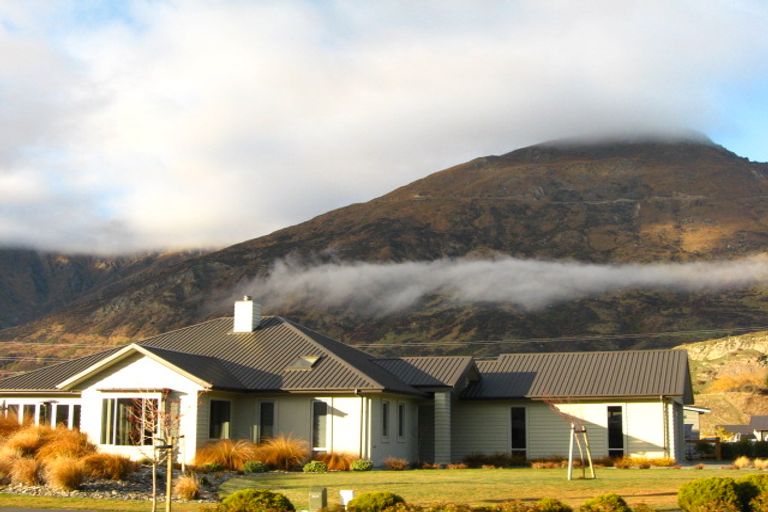 Photo of property in 1 Luna Place, Lake Hayes, Queenstown, 9304