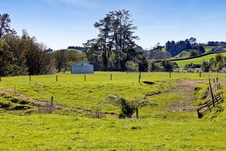 Photo of property in 1284 Mountain Road, Inglewood, 4389