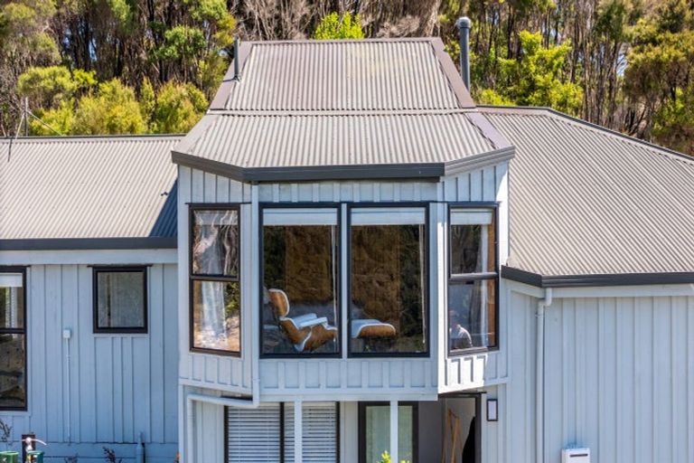 Photo of property in 77 Te Wahapu Road, Russell, 0272