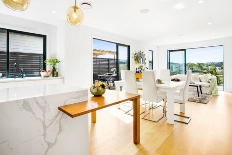 Photo of property in 19 Tawatawa Street, Long Bay, Auckland, 0630