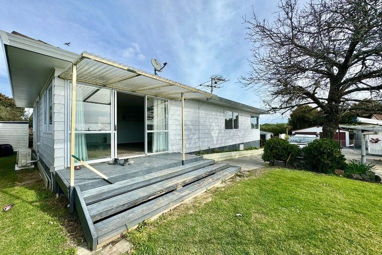 Photo of property in 1/6 Kirklow Place, Goodwood Heights, Auckland, 2105