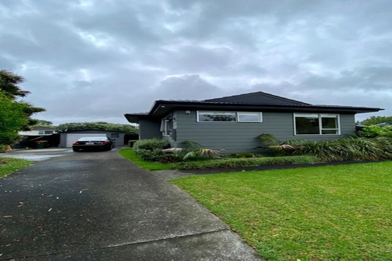 Photo of property in 20 Lipton Grove, Opaheke, Papakura, 2113