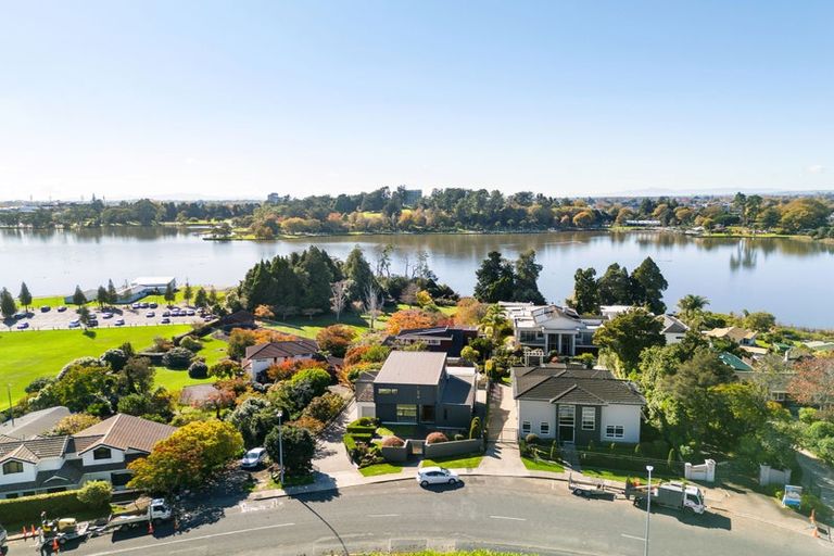 Photo of property in 142 Lake Crescent, Hamilton Lake, Hamilton, 3204