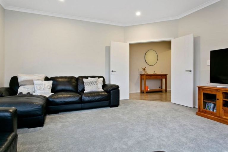 Photo of property in 1 Bourke Drive, Cambridge, 3434