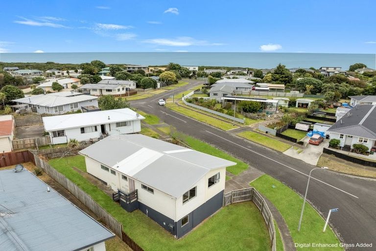 Photo of property in 10 Tainui Street, Castlecliff, Whanganui, 4501